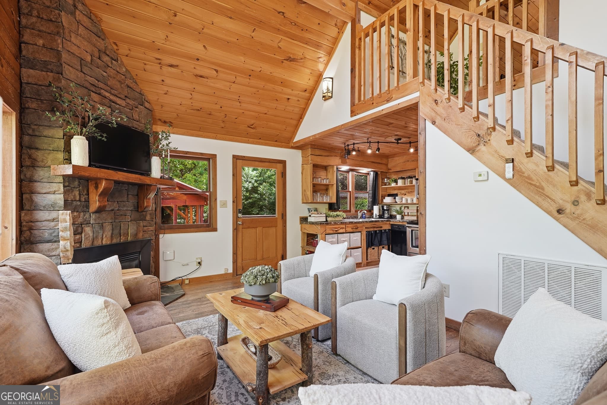 3 bedroom, 2 bathroom, 1,152 sq ft cabin,single family residence for sale at 145 Rocky Top Road, Blue Ridge, GA 30513 — photo 7