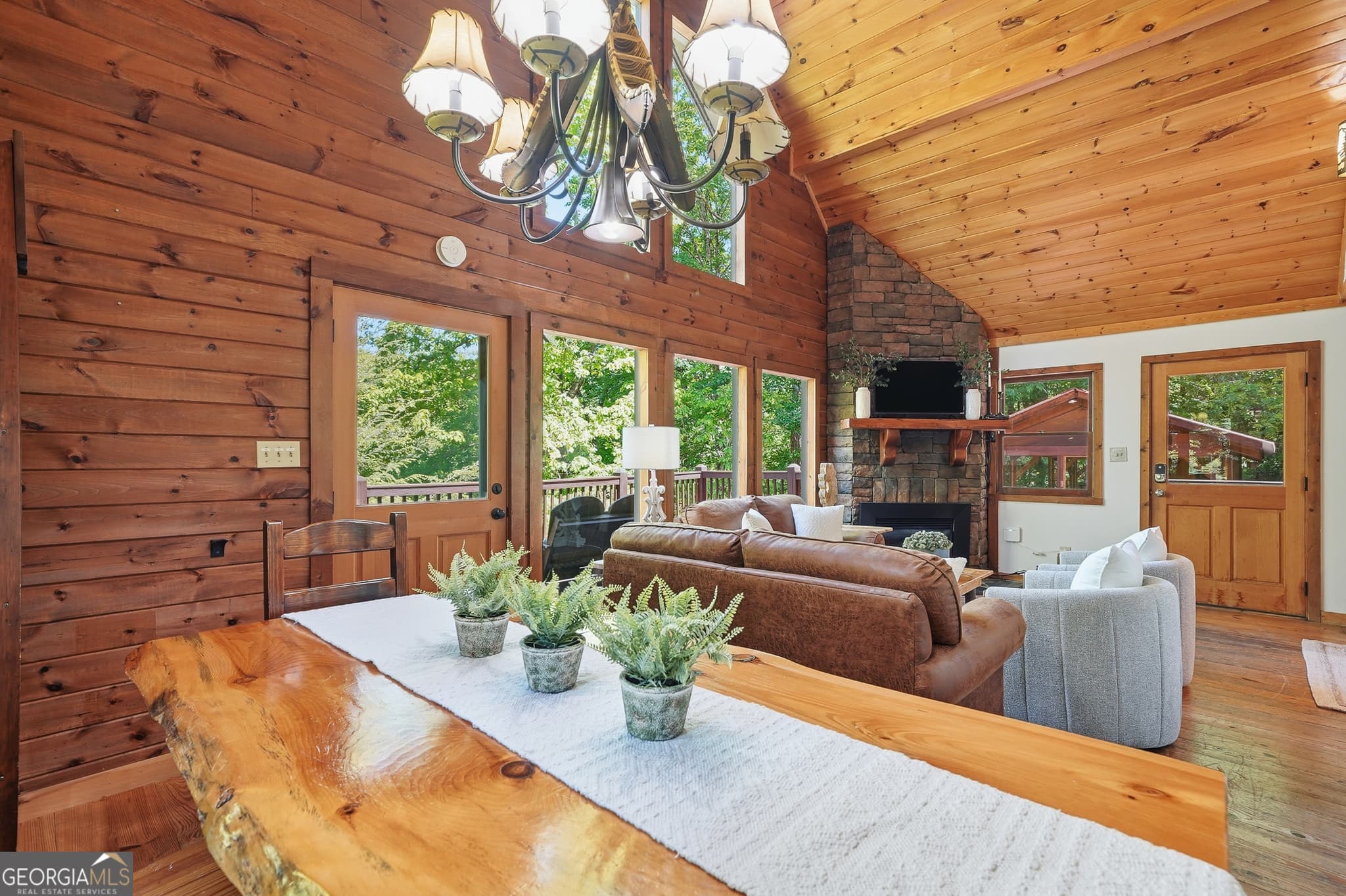 3 bedroom, 2 bathroom, 1,152 sq ft cabin,single family residence for sale at 145 Rocky Top Road, Blue Ridge, GA 30513 — photo 9