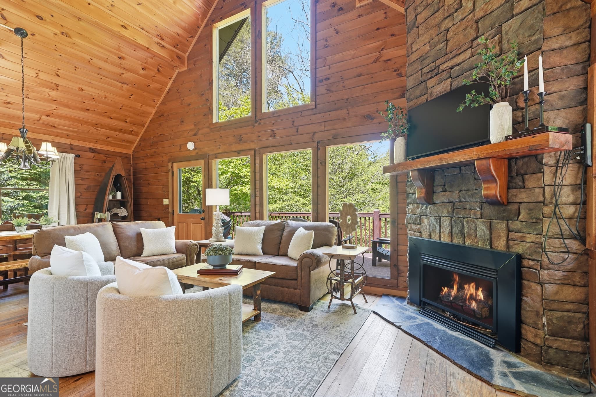 3 bedroom, 2 bathroom, 1,152 sq ft cabin,single family residence for sale at 145 Rocky Top Road, Blue Ridge, GA 30513 — photo 4