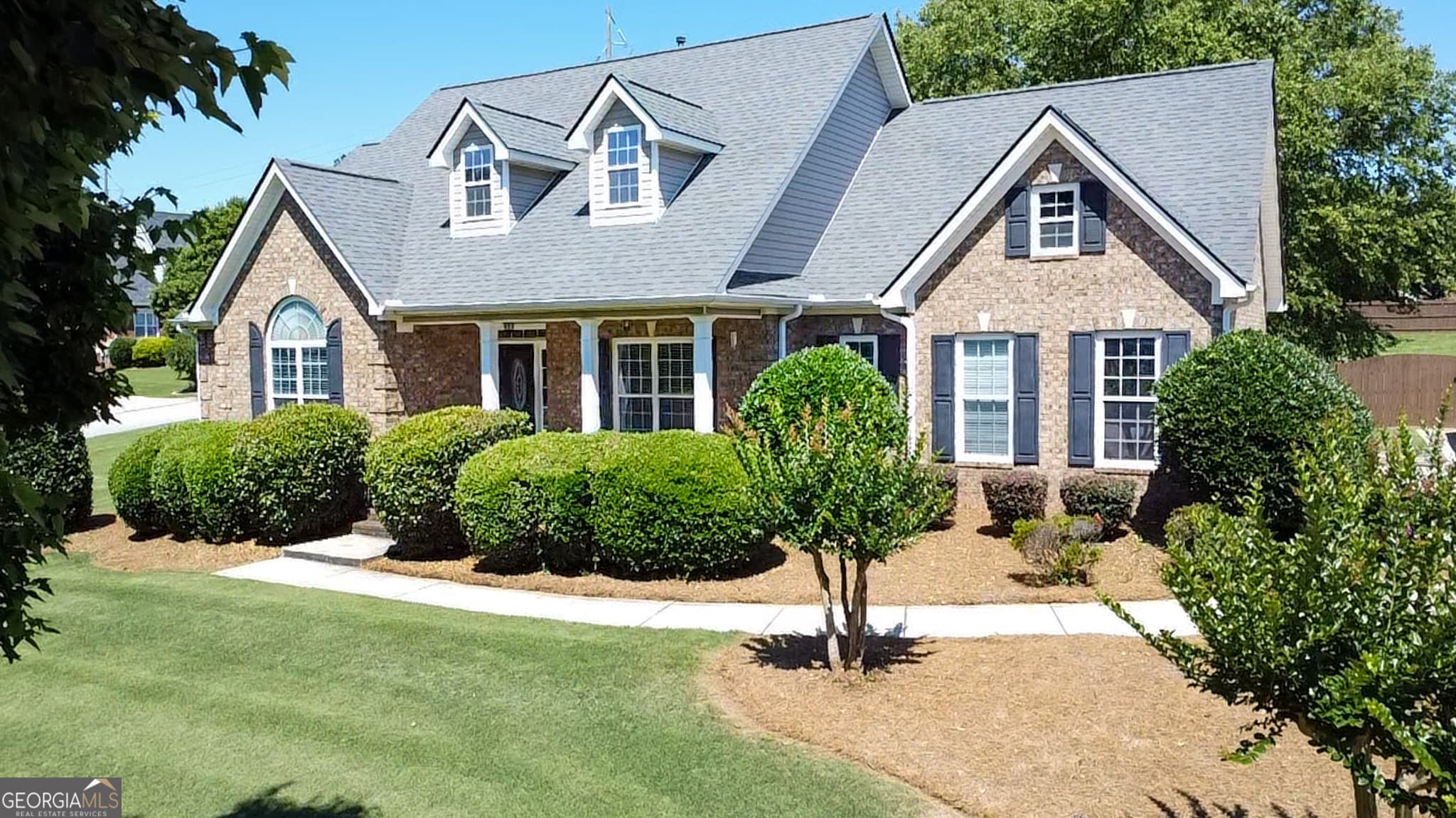 4 bedroom, 3 bathroom, 2,795 sq ft single family residence for sale at 4301 Gladys Court, Mcdonough, GA 30252 — photo 2