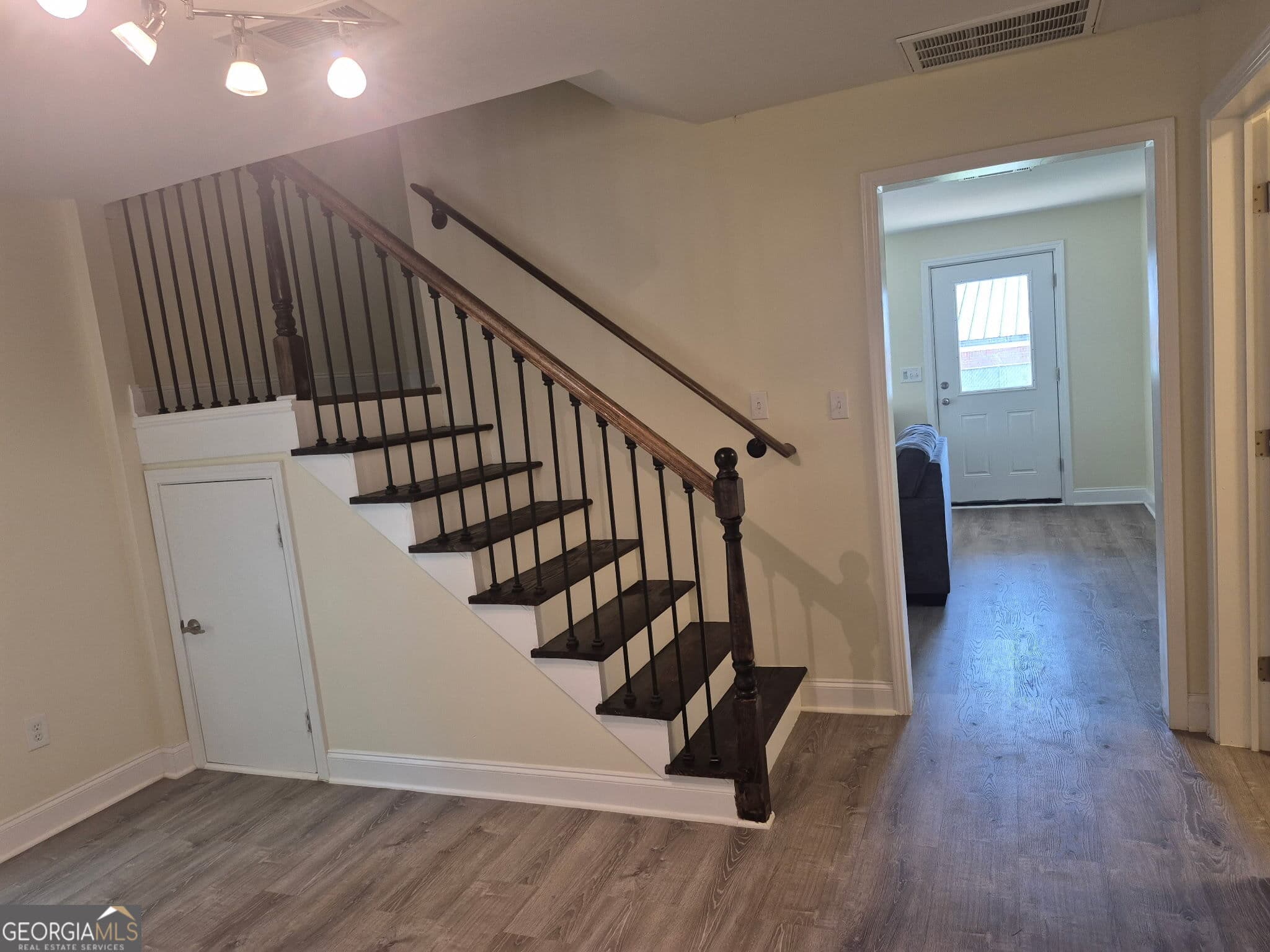 4 bedroom, 2.5 bathroom, 1,700 sq ft single family residence for sale at 395 S Elm Street, Commerce, GA 30529 — photo 3