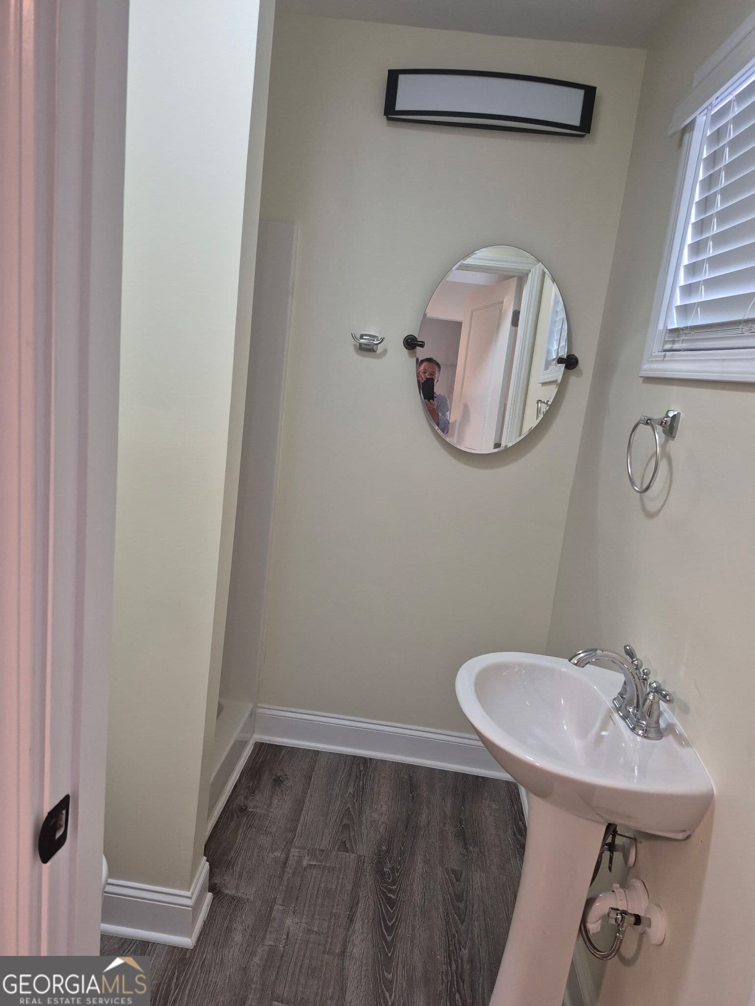 4 bedroom, 2.5 bathroom, 1,700 sq ft single family residence for sale at 395 S Elm Street, Commerce, GA 30529 — photo 5
