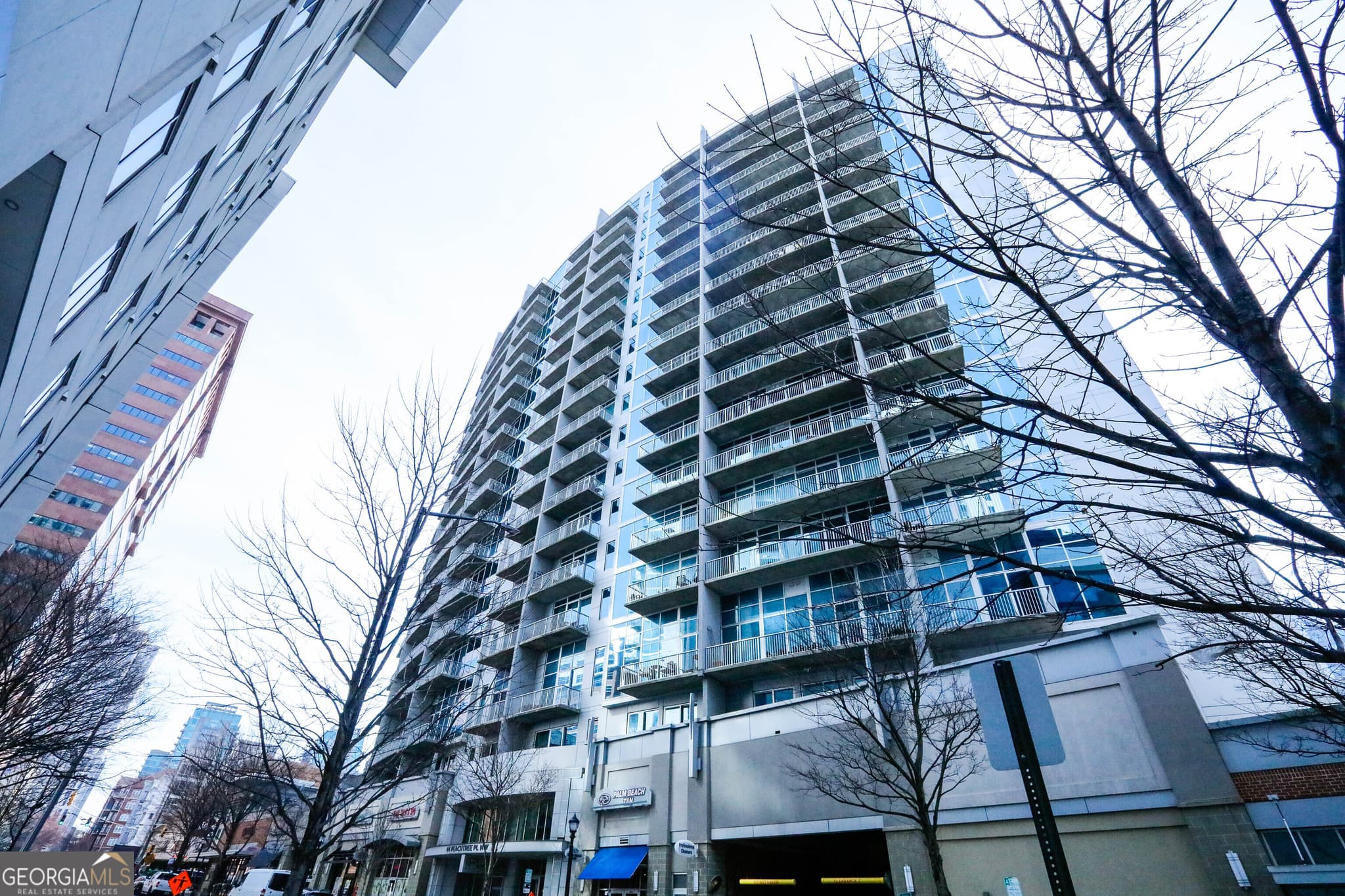 1 bedroom, 1 bathroom, 774 sq ft condominium for sale at 44 Peachtree Place 729, Atlanta, GA 30309 — photo 2