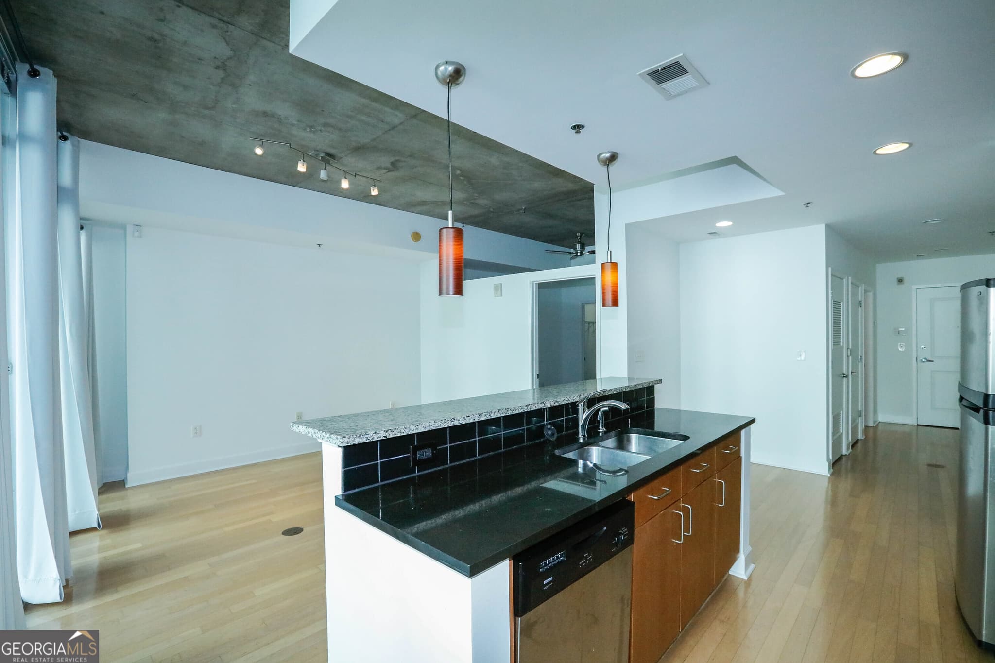 1 bedroom, 1 bathroom, 774 sq ft condominium for sale at 44 Peachtree Place 729, Atlanta, GA 30309 — photo 6