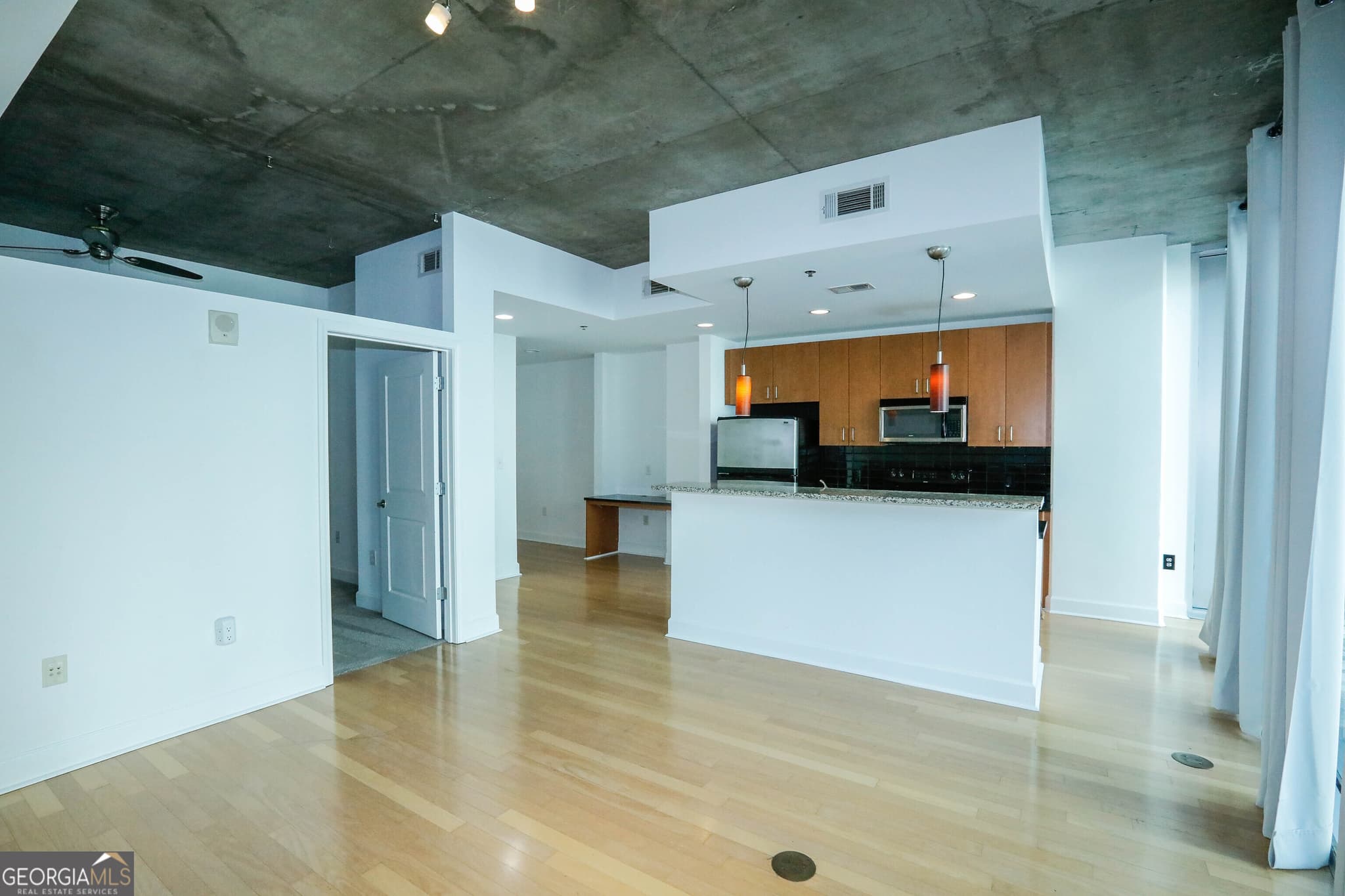1 bedroom, 1 bathroom, 774 sq ft condominium for sale at 44 Peachtree Place 729, Atlanta, GA 30309 — photo 5