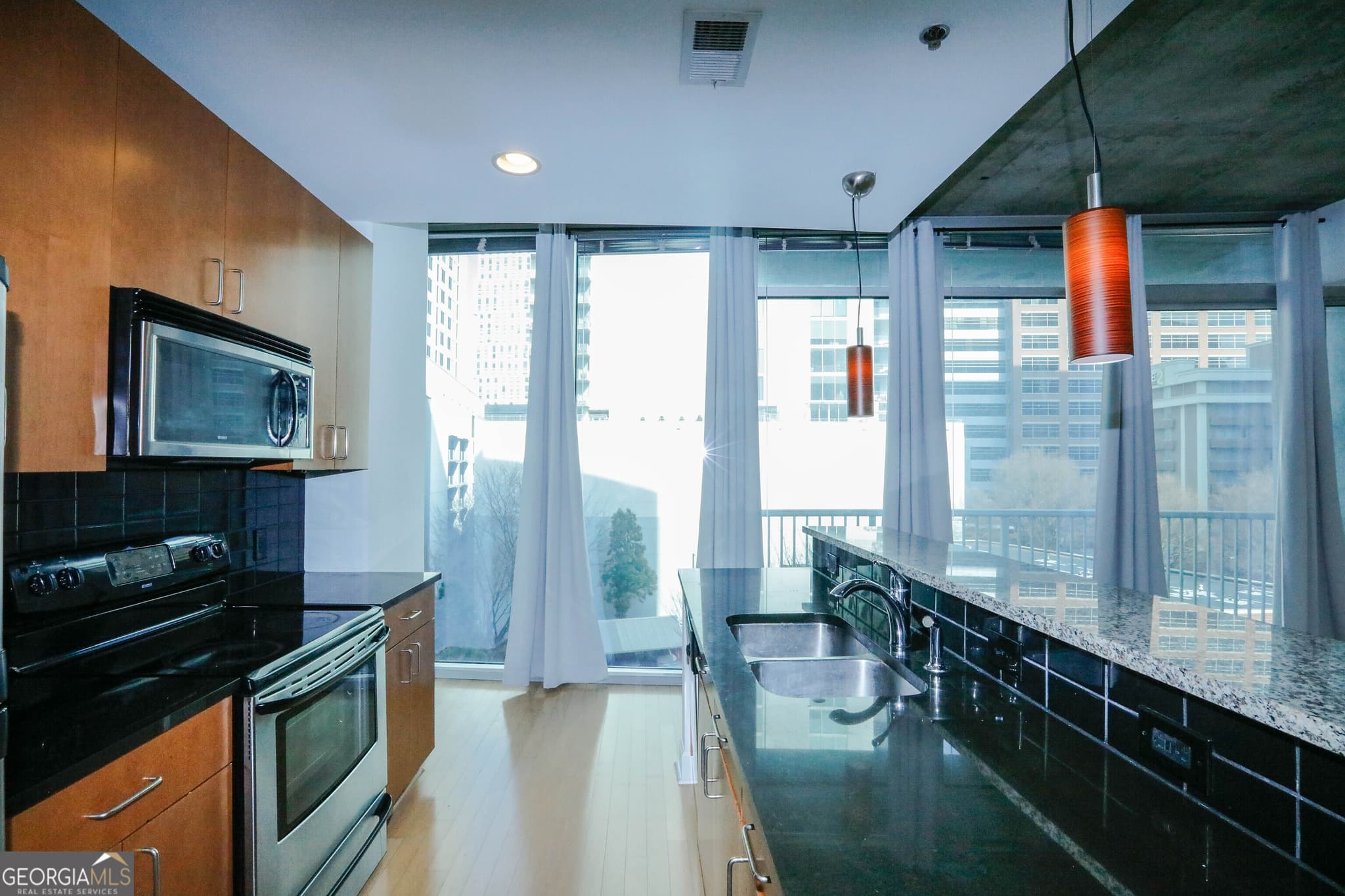 1 bedroom, 1 bathroom, 774 sq ft condominium for sale at 44 Peachtree Place 729, Atlanta, GA 30309 — photo 10