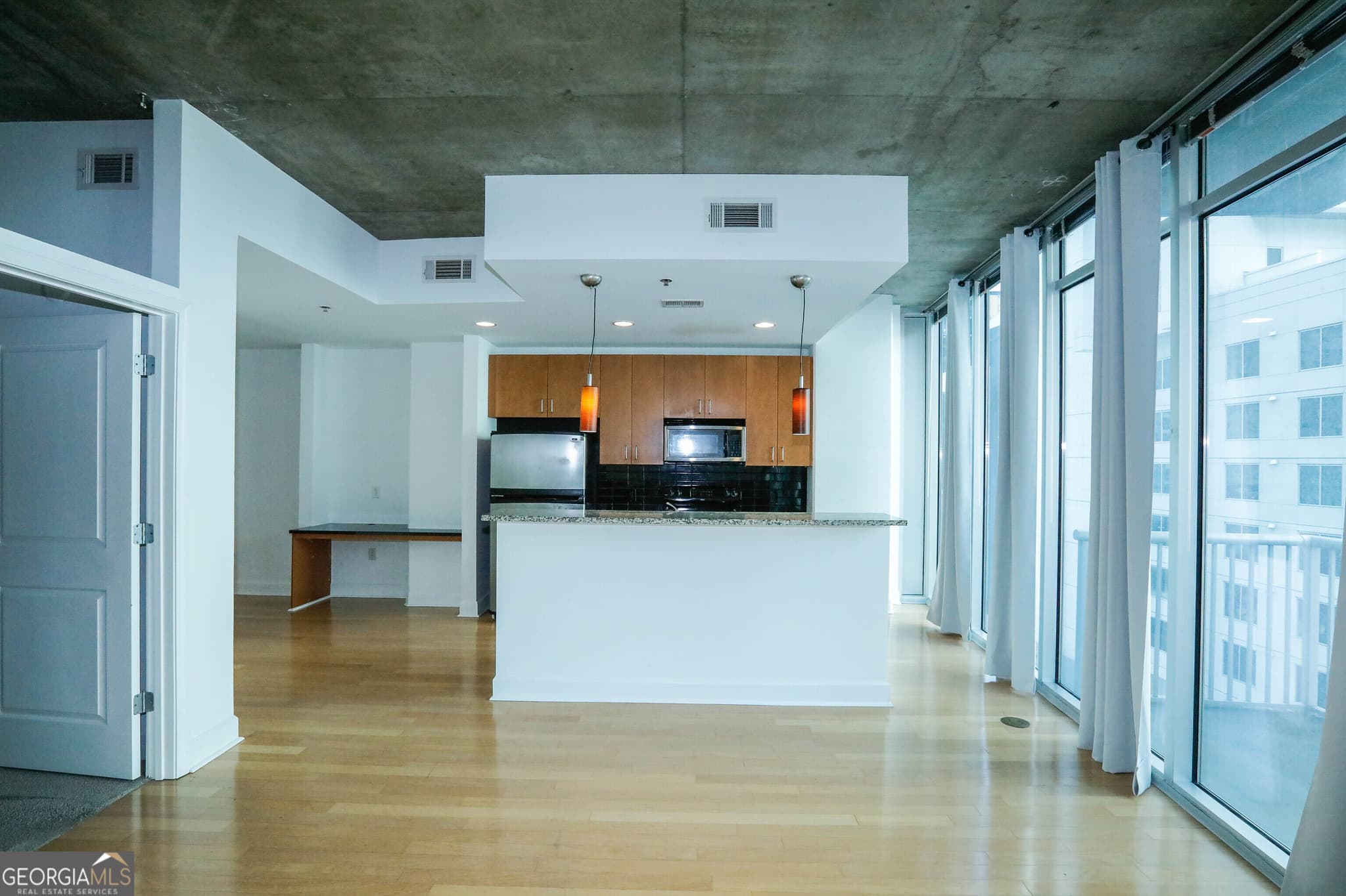 1 bedroom, 1 bathroom, 774 sq ft condominium for sale at 44 Peachtree Place 729, Atlanta, GA 30309 — photo 4