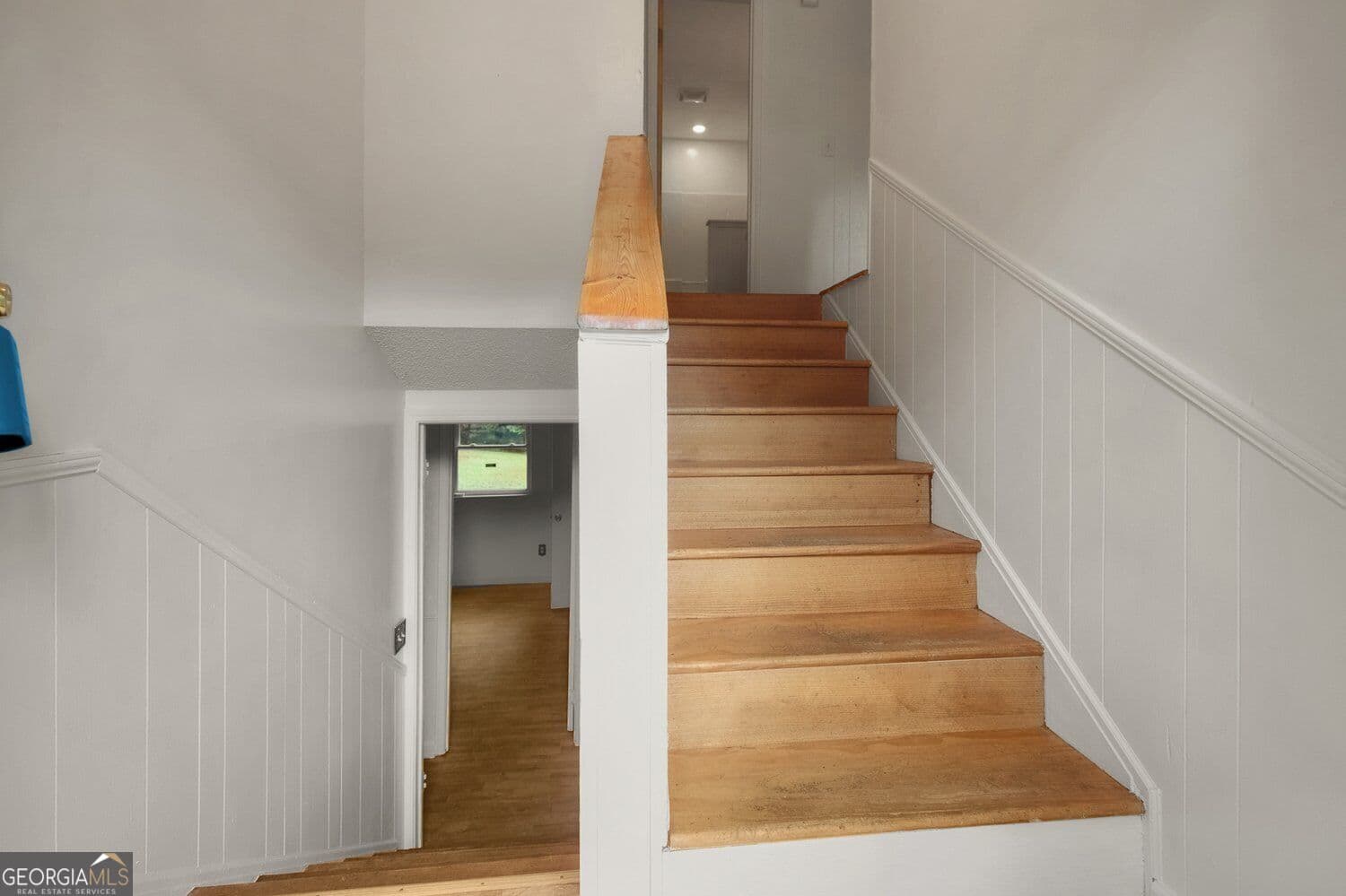 4 bedroom, 2 bathroom, 2,502 sq ft single family residence for sale at 2865 Lanier Beach South Road, Cumming, GA 30041 — photo 2