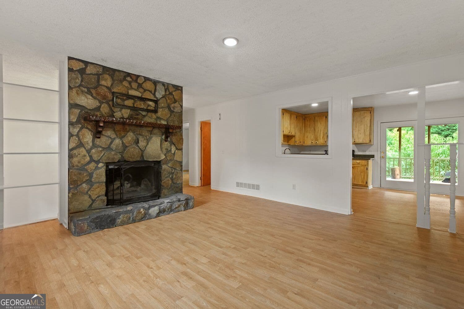 4 bedroom, 2 bathroom, 2,502 sq ft single family residence for sale at 2865 Lanier Beach South Road, Cumming, GA 30041 — photo 6