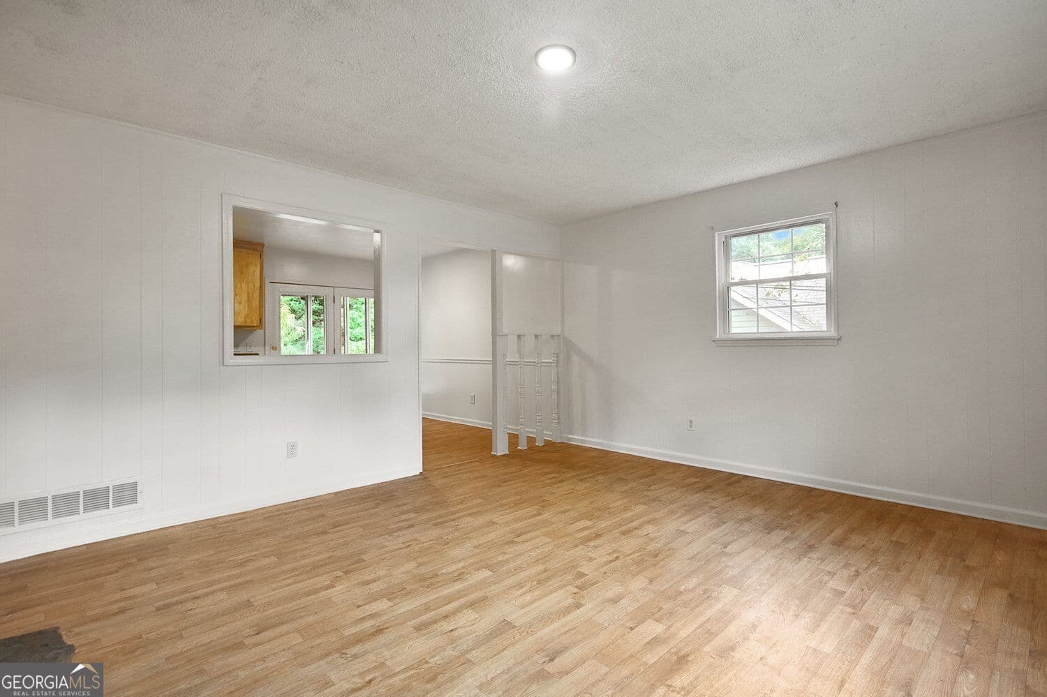 4 bedroom, 2 bathroom, 2,502 sq ft single family residence for sale at 2865 Lanier Beach South Road, Cumming, GA 30041 — photo 7
