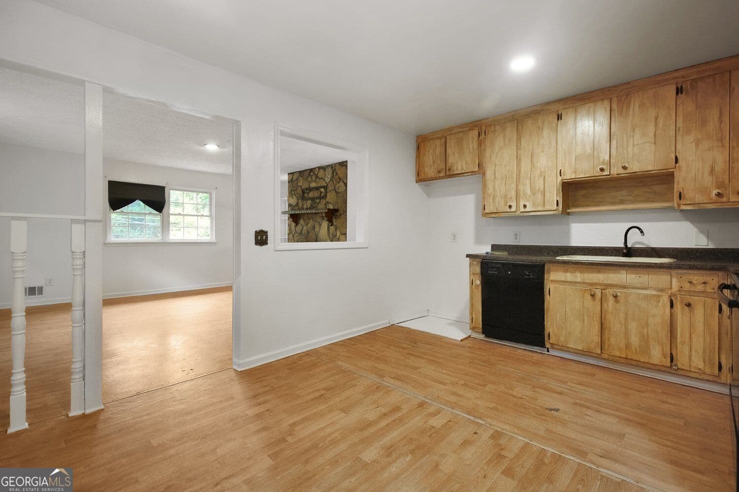 4 bedroom, 2 bathroom, 2,502 sq ft single family residence for sale at 2865 Lanier Beach South Road, Cumming, GA 30041 — photo 9