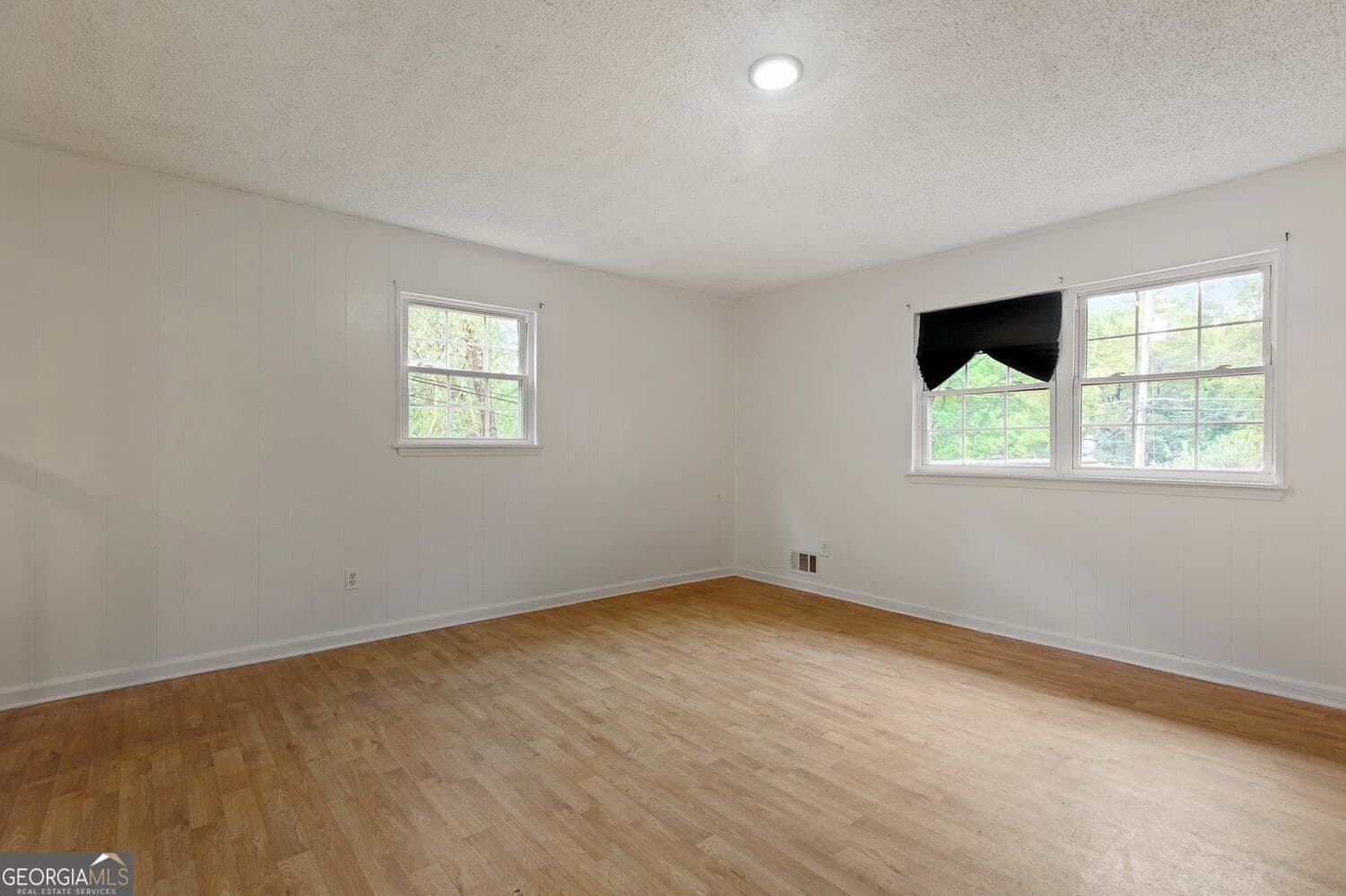 4 bedroom, 2 bathroom, 2,502 sq ft single family residence for sale at 2865 Lanier Beach South Road, Cumming, GA 30041 — photo 4