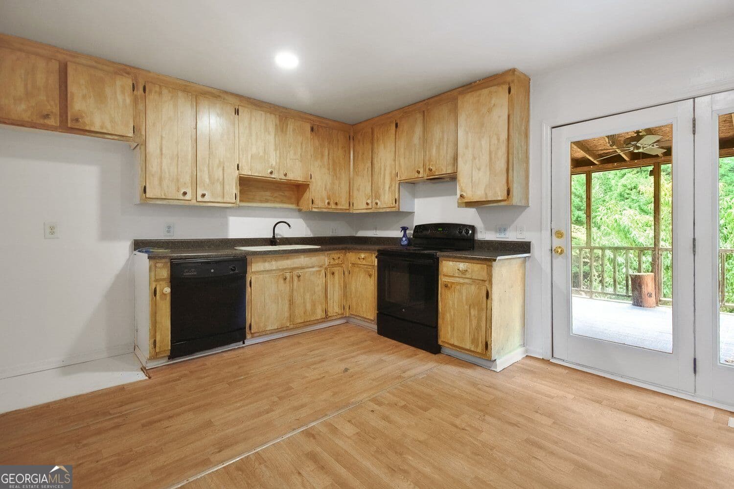 4 bedroom, 2 bathroom, 2,502 sq ft single family residence for sale at 2865 Lanier Beach South Road, Cumming, GA 30041 — photo 8