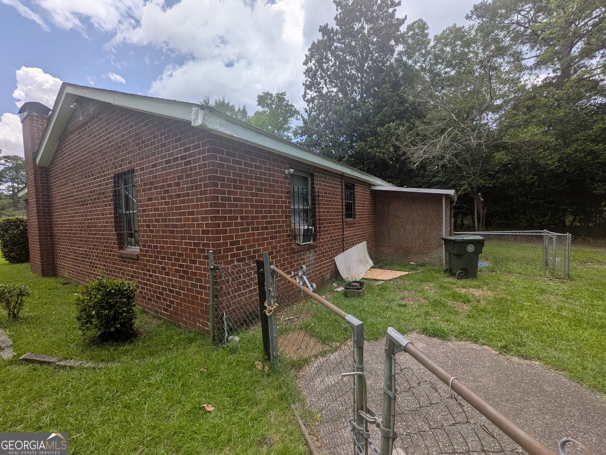 3 bedroom, 2 bathroom, 1,715 sq ft single family residence for sale at 3276 Sharon Drive, Macon, GA 31204 — photo 3