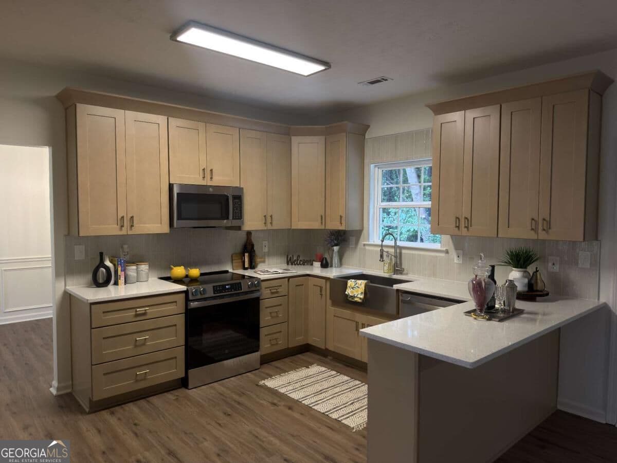 4 bedroom, 2.5 bathroom, 2,548 sq ft single family residence for sale at 4939 Wexford Trail, South Fulton, GA 30349 — photo 6