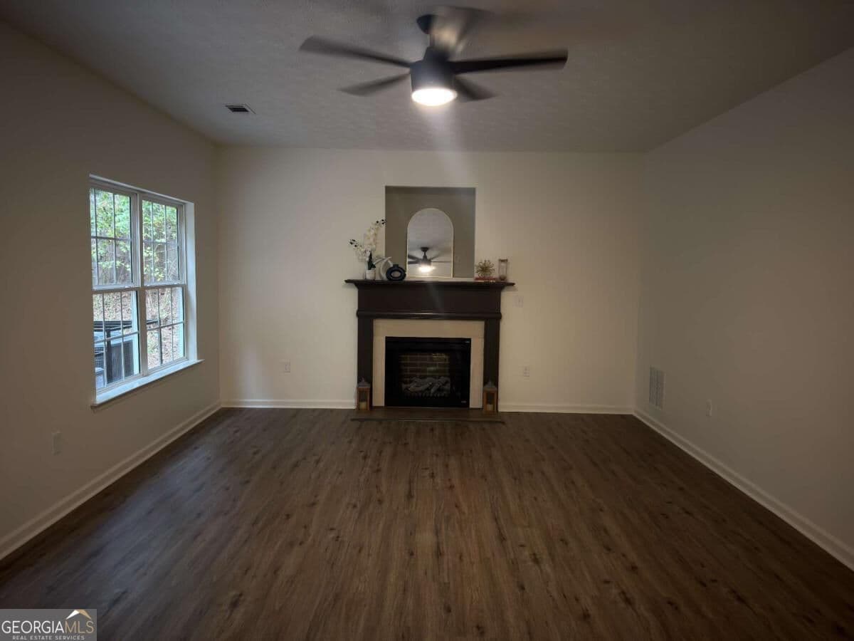 4 bedroom, 2.5 bathroom, 2,548 sq ft single family residence for sale at 4939 Wexford Trail, South Fulton, GA 30349 — photo 8