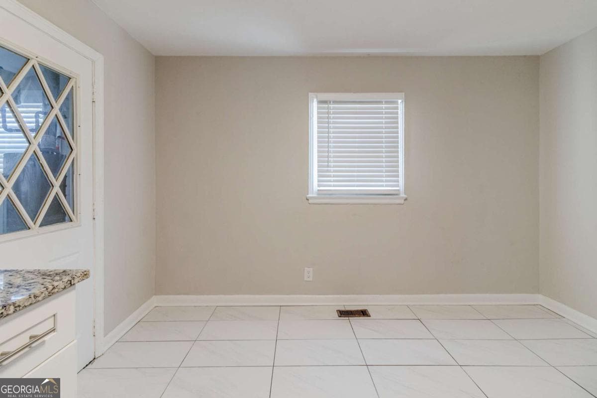 4 bedroom, 1 bathroom, 957 sq ft single family residence for sale at 2446 Lynn Iris Drive, Decatur, GA 30032 — photo 5