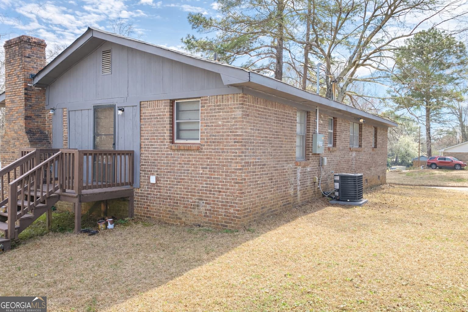 3 bedroom, 1 bathroom, 1,344 sq ft single family residence for sale at 10167 NE Waterford Road, Covington, GA 30014 — photo 3