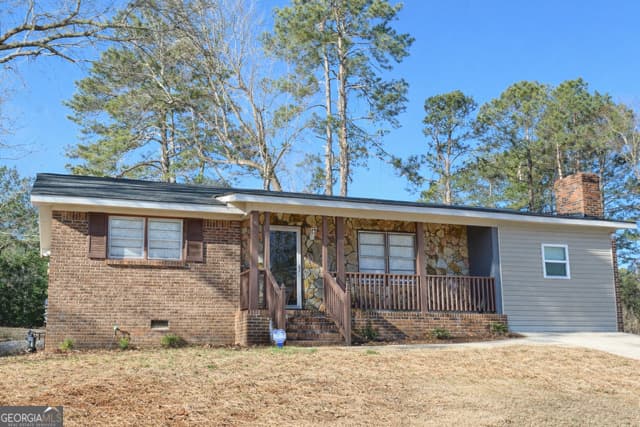 3 bedroom, 1 bathroom, 1,344 sq ft single family residence for sale at 10167 NE Waterford Road, Covington, GA 30014 — photo 1 of 17