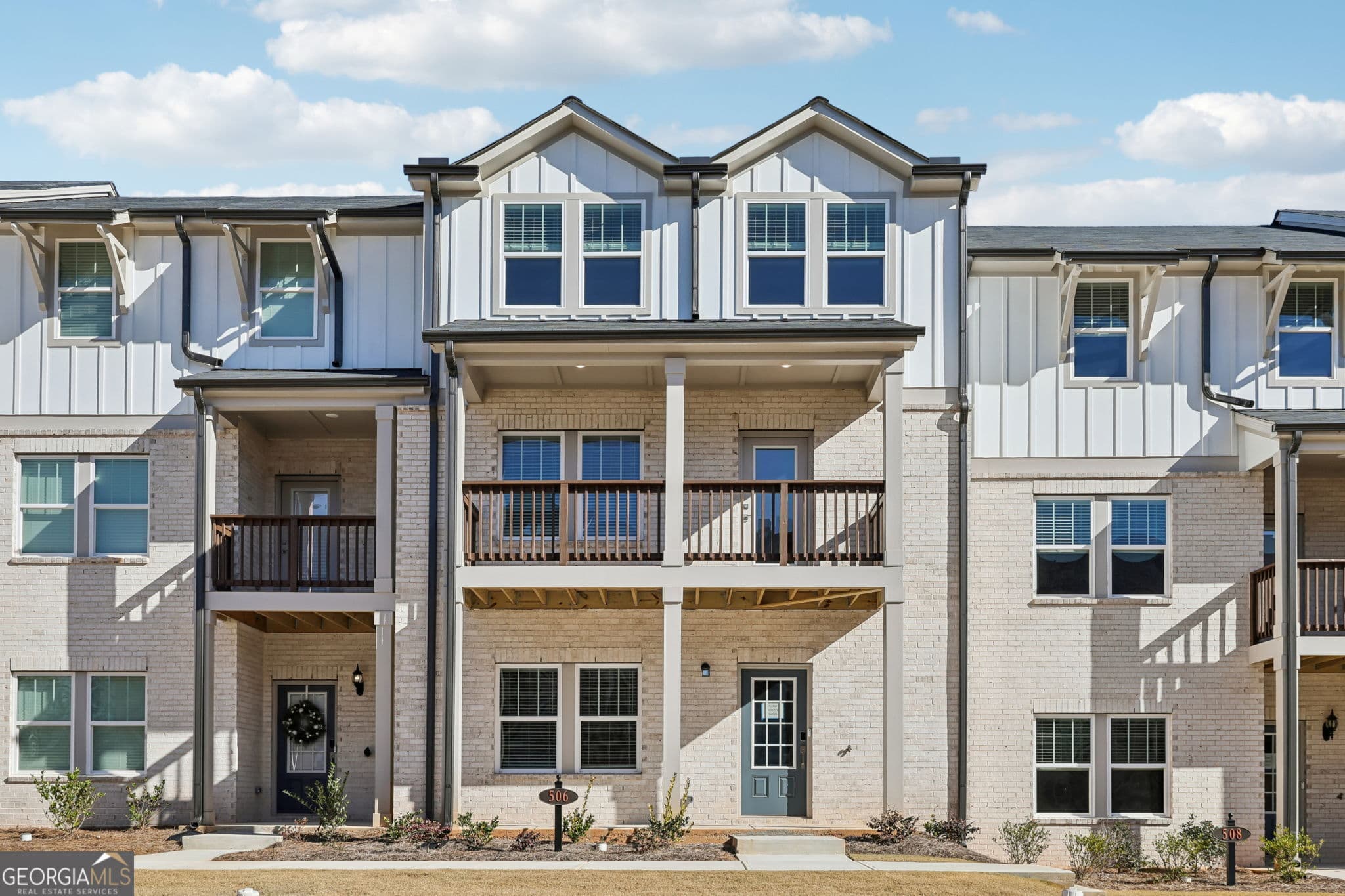 4 bedroom, 3.5 bathroom, 2,247 sq ft townhouse for sale at 427 Elise Way, Lawrenceville, GA 30045 — photo 2