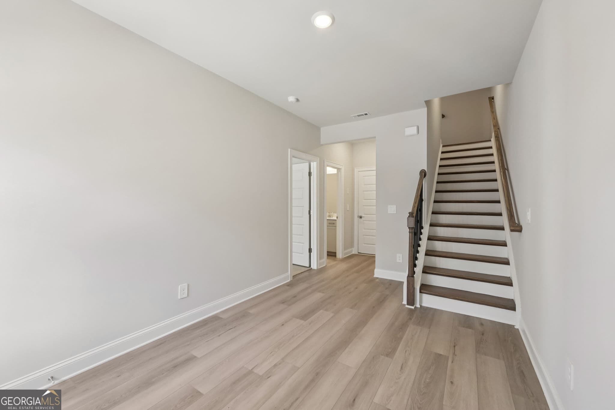 4 bedroom, 3.5 bathroom, 2,247 sq ft townhouse for sale at 427 Elise Way, Lawrenceville, GA 30045 — photo 7