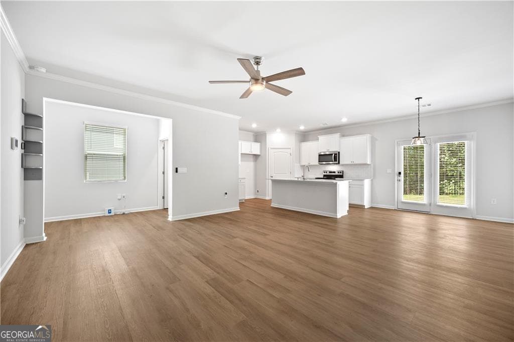 3 bedroom, 2.5 bathroom, 1,904 sq ft townhouse for sale at 6710 Corryton Street, Flowery Branch, GA 30542 — photo 4