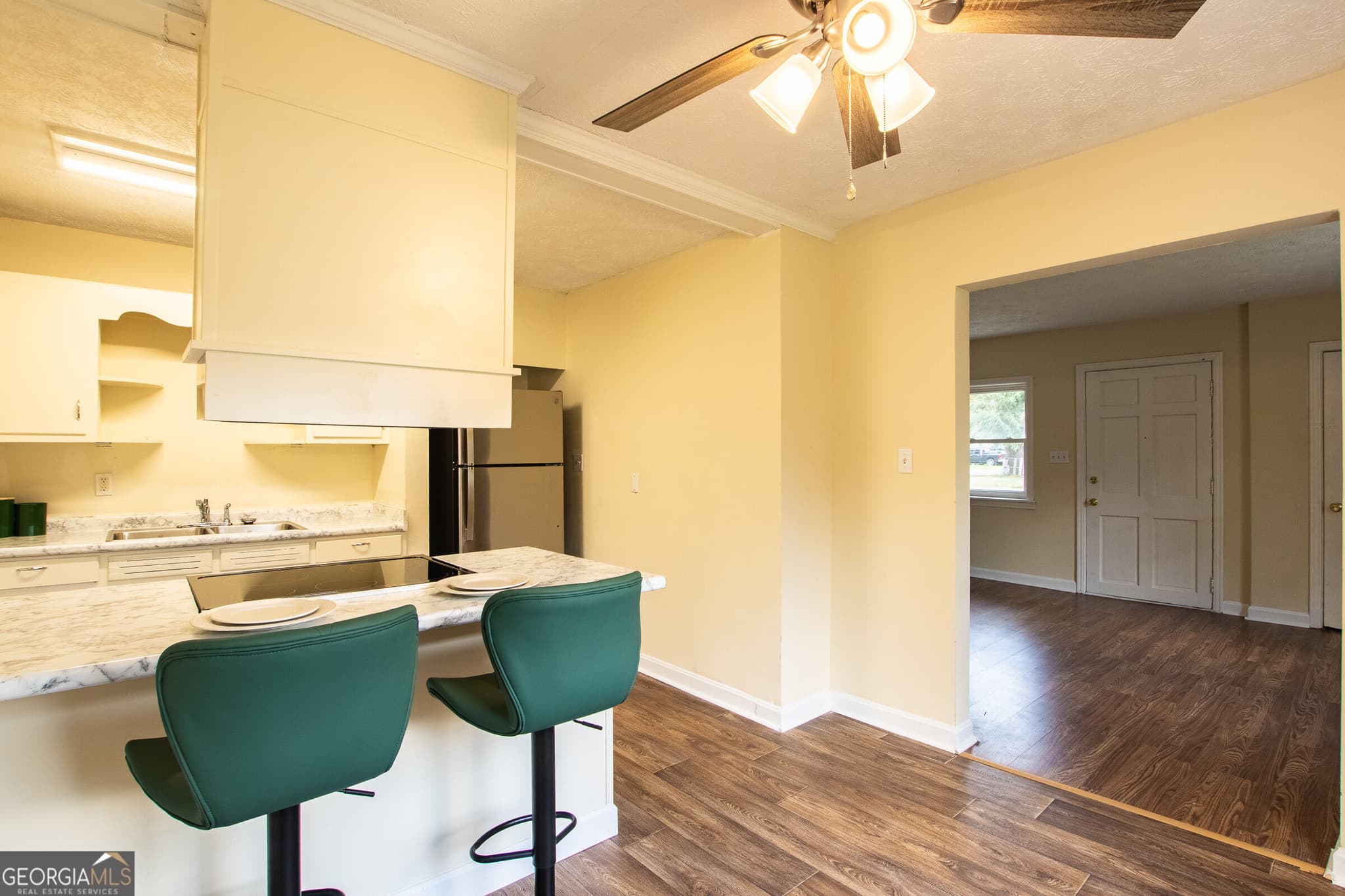 2 bedroom, 1 bathroom, 906 sq ft single family residence under contract at 613 N Crawford Street, Waycross, GA 31503 — photo 7