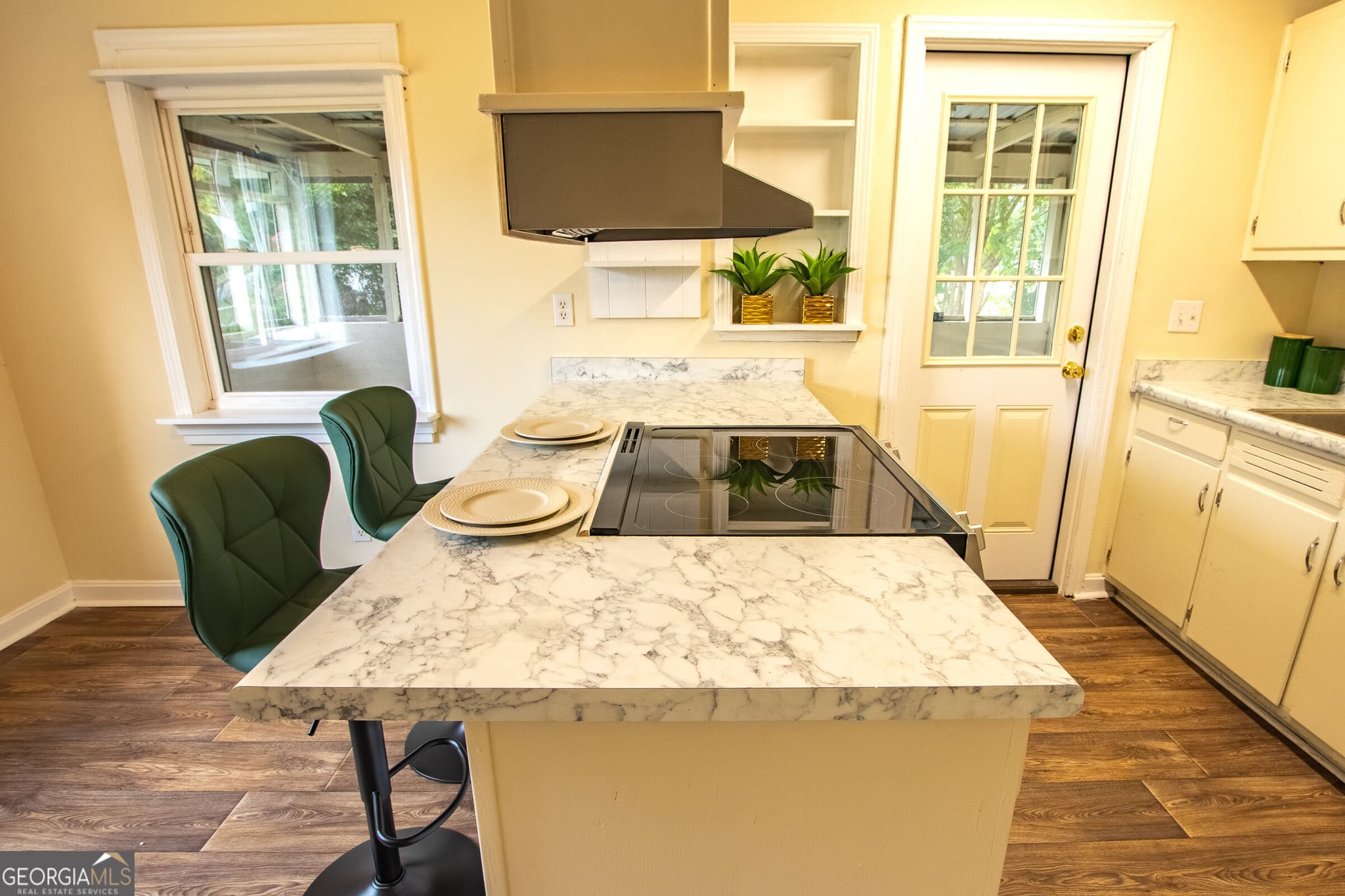 2 bedroom, 1 bathroom, 906 sq ft single family residence under contract at 613 N Crawford Street, Waycross, GA 31503 — photo 8