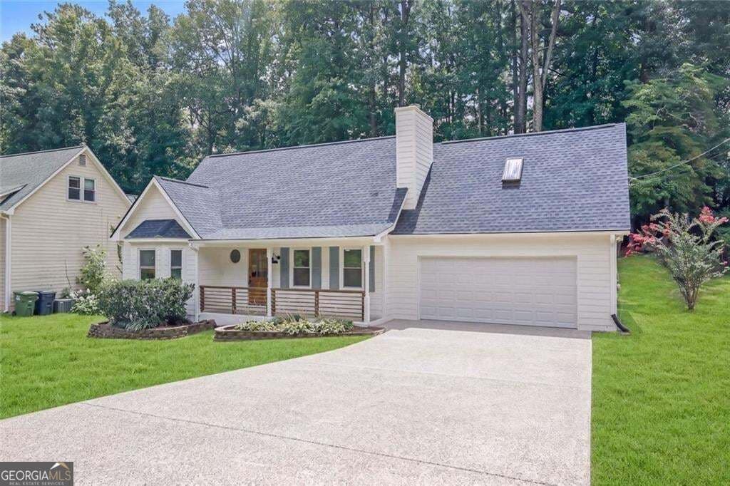 3 bedroom, 3 bathroom, 2,074 sq ft single family residence for sale at 4491 Calumet Drive, Kennesaw, GA 30152 — photo 2