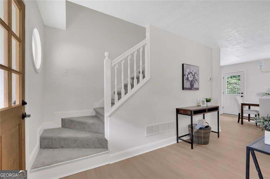 3 bedroom, 3 bathroom, 2,074 sq ft single family residence for sale at 4491 Calumet Drive, Kennesaw, GA 30152 — photo 4