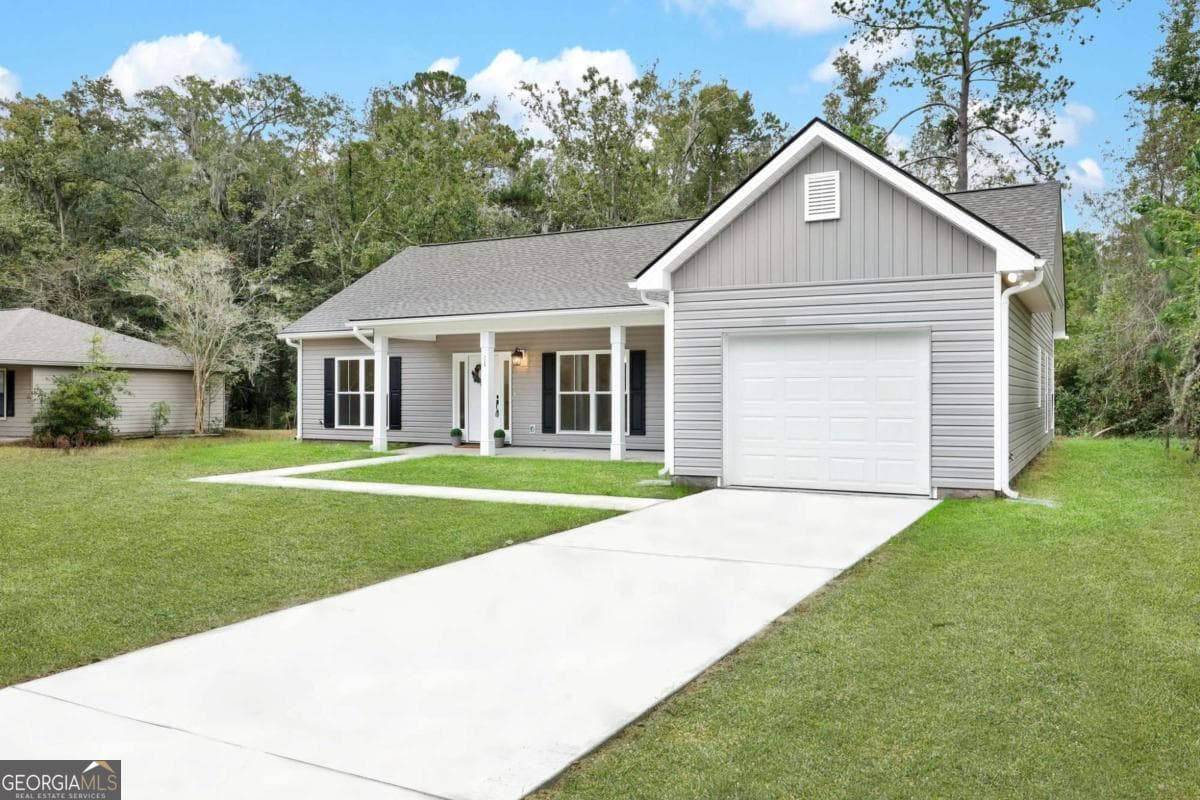 3 bedroom, 2 bathroom, 1,700 sq ft single family residence for sale at 124 Creekwood Circle, Kingsland, GA 31548 — photo 2