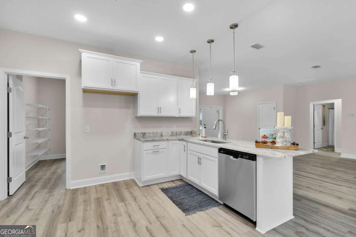 3 bedroom, 2 bathroom, 1,700 sq ft single family residence for sale at 124 Creekwood Circle, Kingsland, GA 31548 — photo 6
