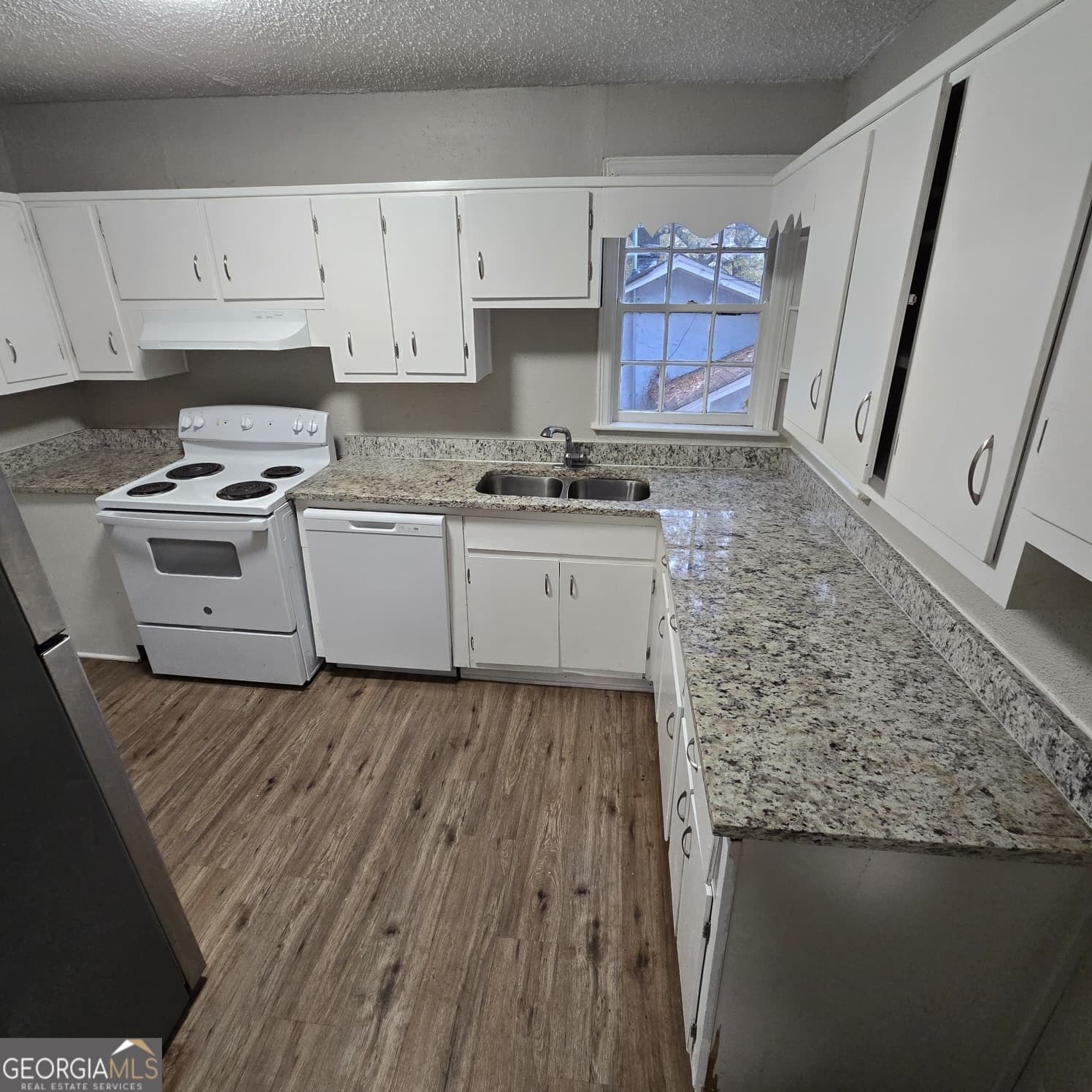 3 bedroom, 1.5 bathroom, 962 sq ft single family residence for sale at 1197 Lake Drive, Jonesboro, GA 30236 — photo 4