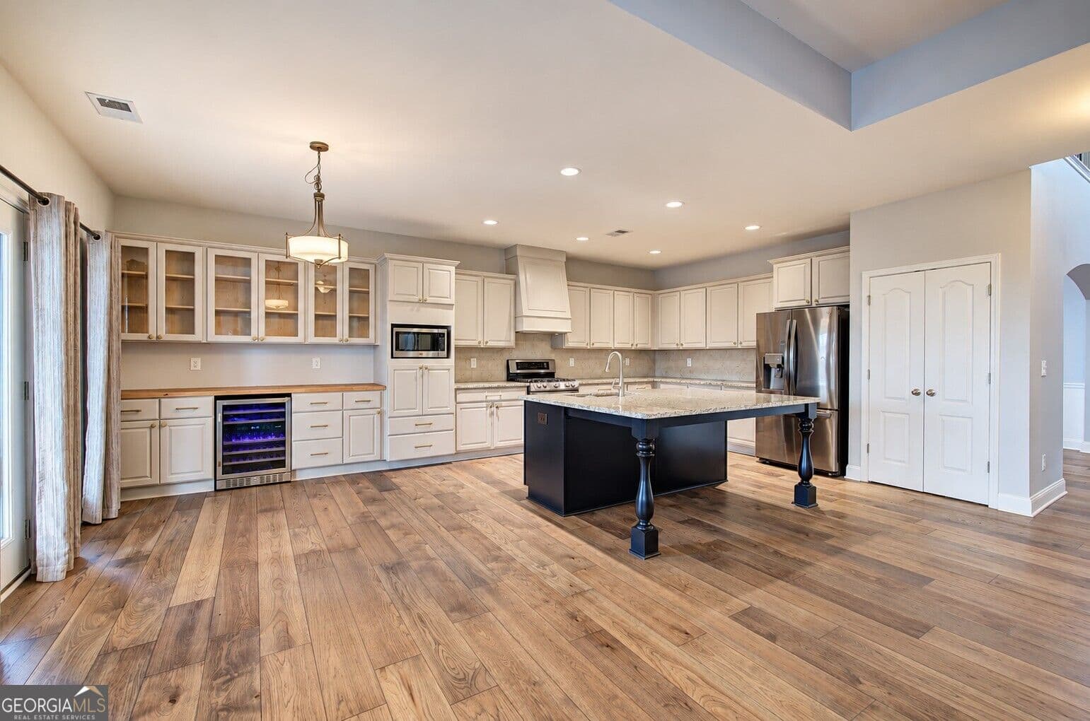 5 bedroom, 4 bathroom, 3,454 sq ft single family residence for sale at 246 Eagle Rock Drive, Acworth, GA 30101 — photo 2