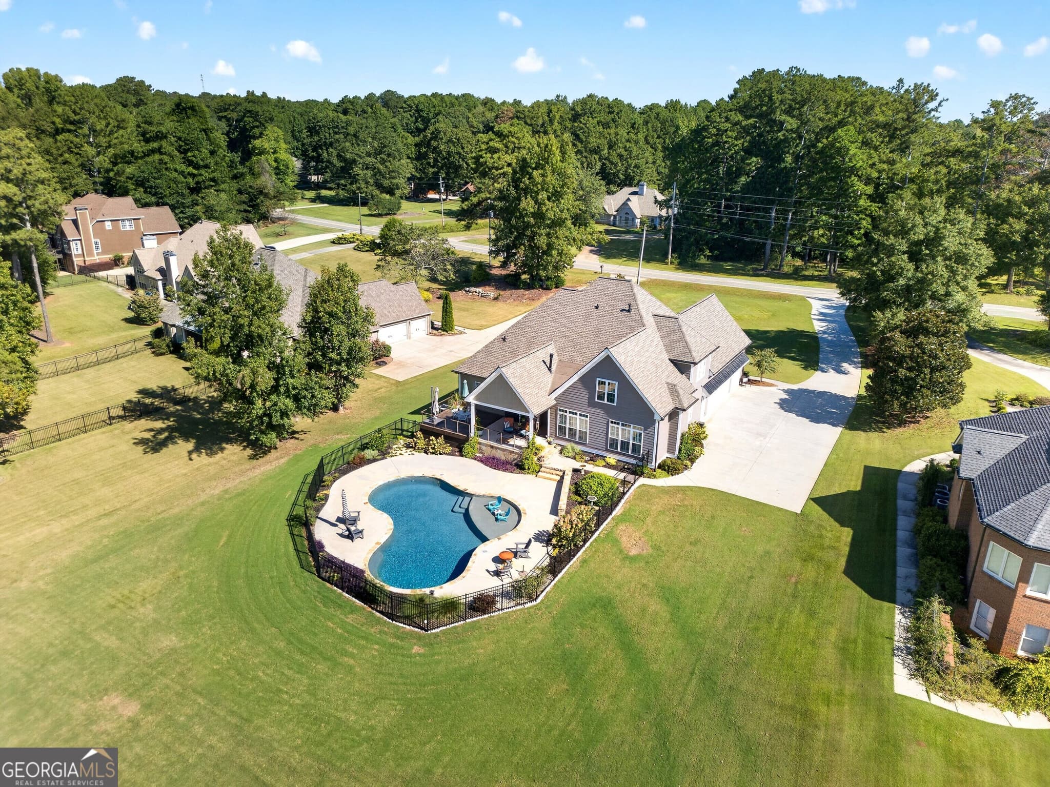 4 bedroom, 2.5 bathroom, 3,456 sq ft single family residence for sale at 969 Palmetto Tyrone Road, Sharpsburg, GA 30277 — photo 4