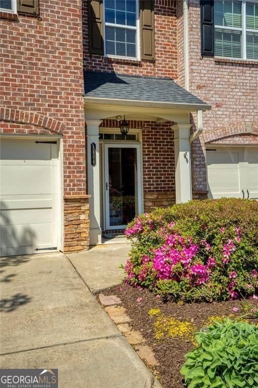 4 bedroom, 3.5 bathroom, 2,600 sq ft condominium for rent at 1404 Lexington Drive, Roswell, GA 30075 for $3,100 a month — photo 2