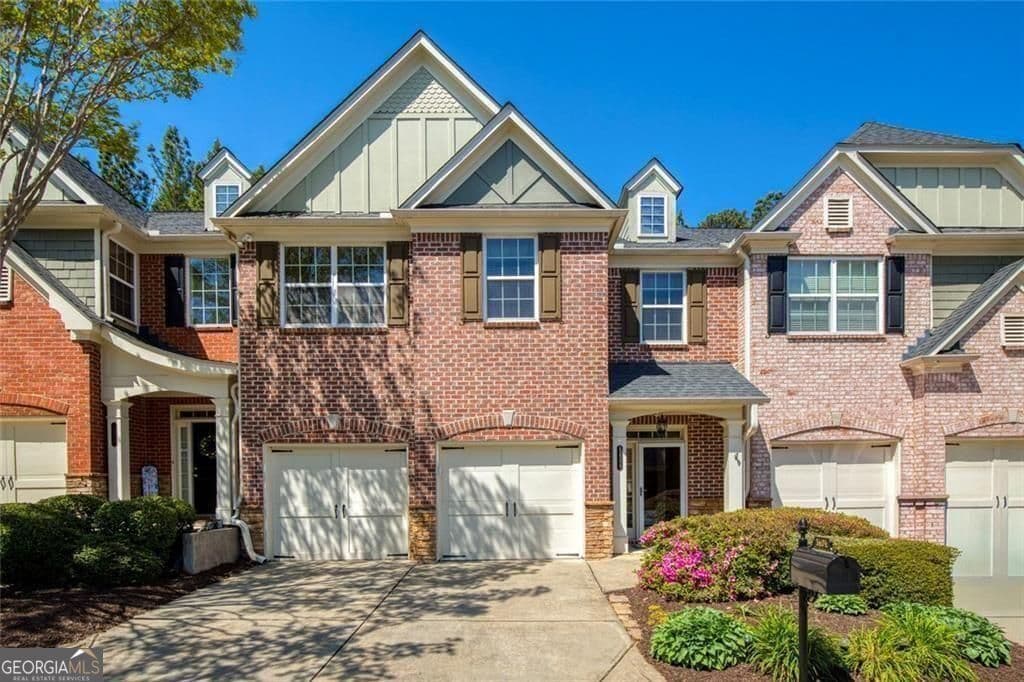 4 bedroom, 3.5 bathroom, 2,600 sq ft condominium for rent at 1404 Lexington Drive, Roswell, GA 30075 for $3,100 a month — photo 3