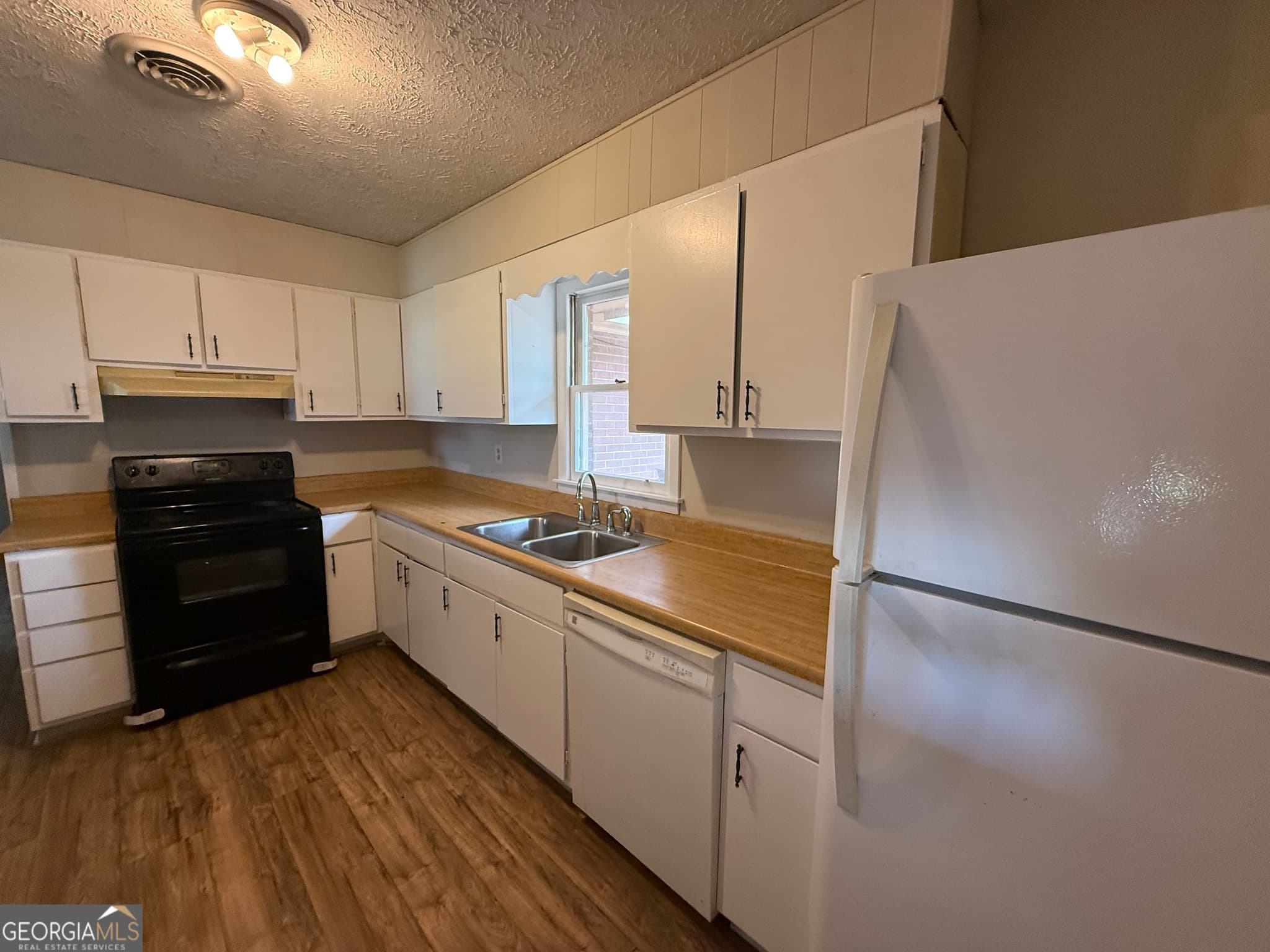 3 bedroom, 2 bathroom, 1,734 sq ft single family residence for rent at 602 Hillcrest Parkway, Dublin, GA 31021 for $1,800 a month — photo 10