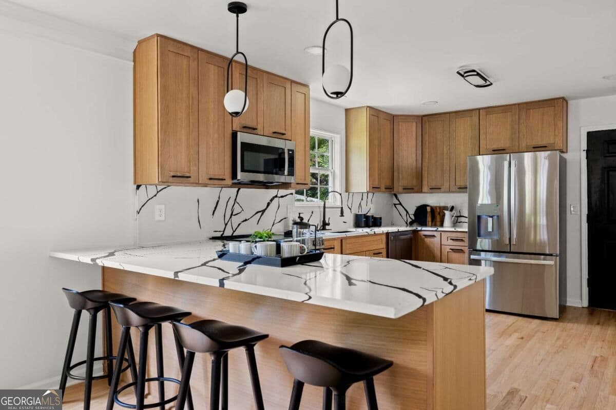 4 bedroom, 2.5 bathroom, 1,932 sq ft single family residence for sale at 1232 Memorial Drive, Atlanta, GA 30316 — photo 3