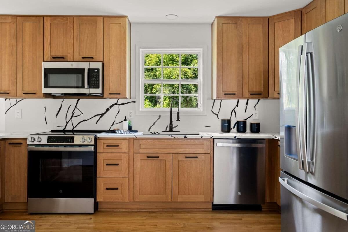 4 bedroom, 2.5 bathroom, 1,932 sq ft single family residence for sale at 1232 Memorial Drive, Atlanta, GA 30316 — photo 9