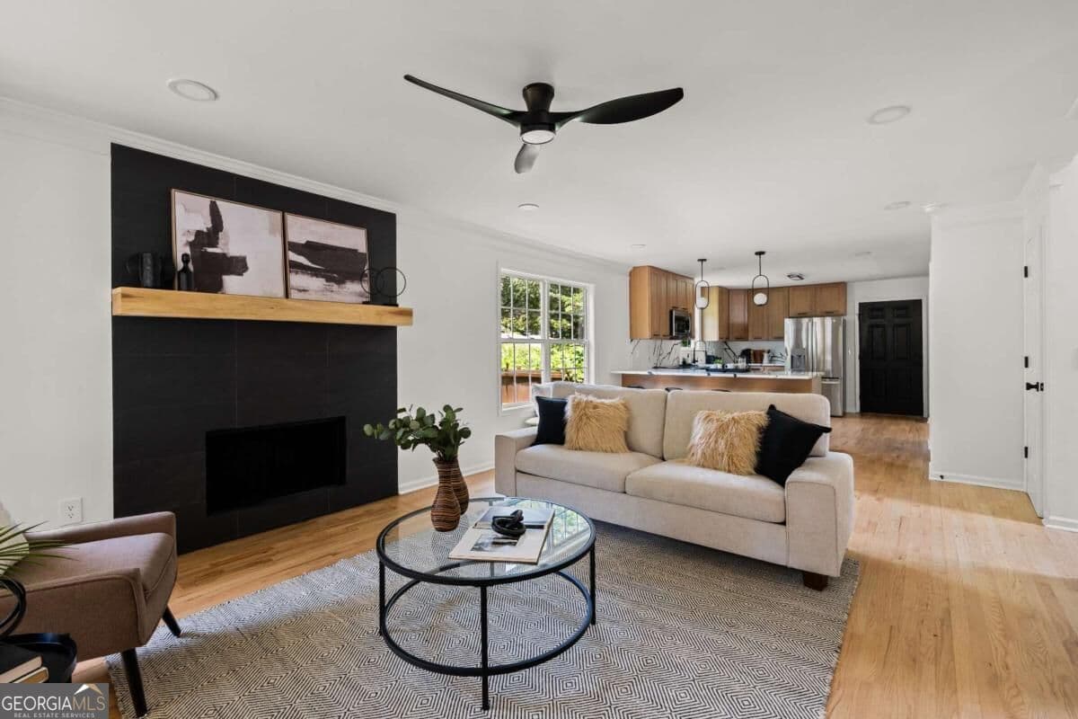 4 bedroom, 2.5 bathroom, 1,932 sq ft single family residence for sale at 1232 Memorial Drive, Atlanta, GA 30316 — photo 4