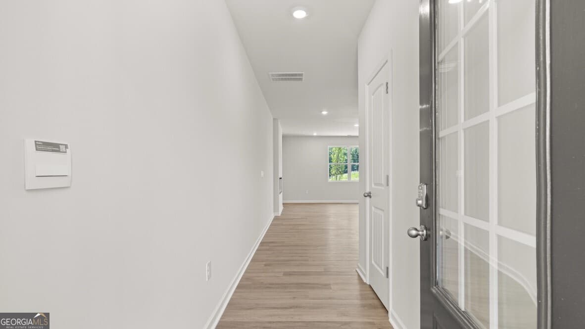 3 bedroom, 2.5 bathroom, 2,105 sq ft townhouse for sale at 1805 Meadow Green Circle, Gainesville, GA 30501 — photo 3