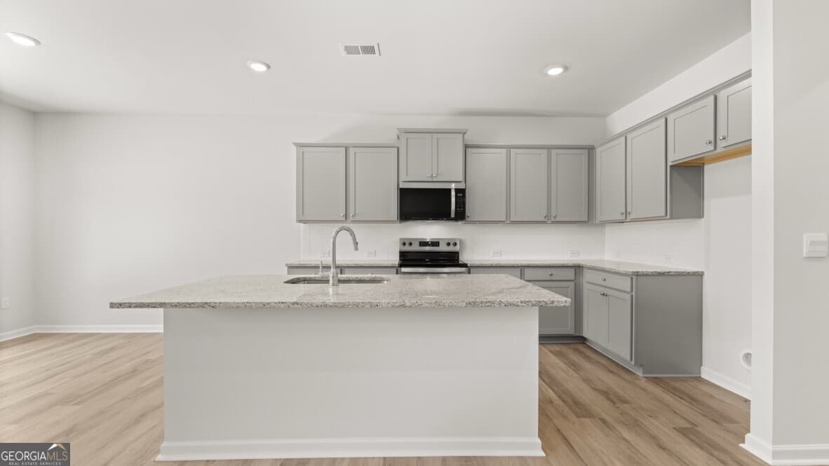 3 bedroom, 2.5 bathroom, 2,105 sq ft townhouse for sale at 1805 Meadow Green Circle, Gainesville, GA 30501 — photo 5