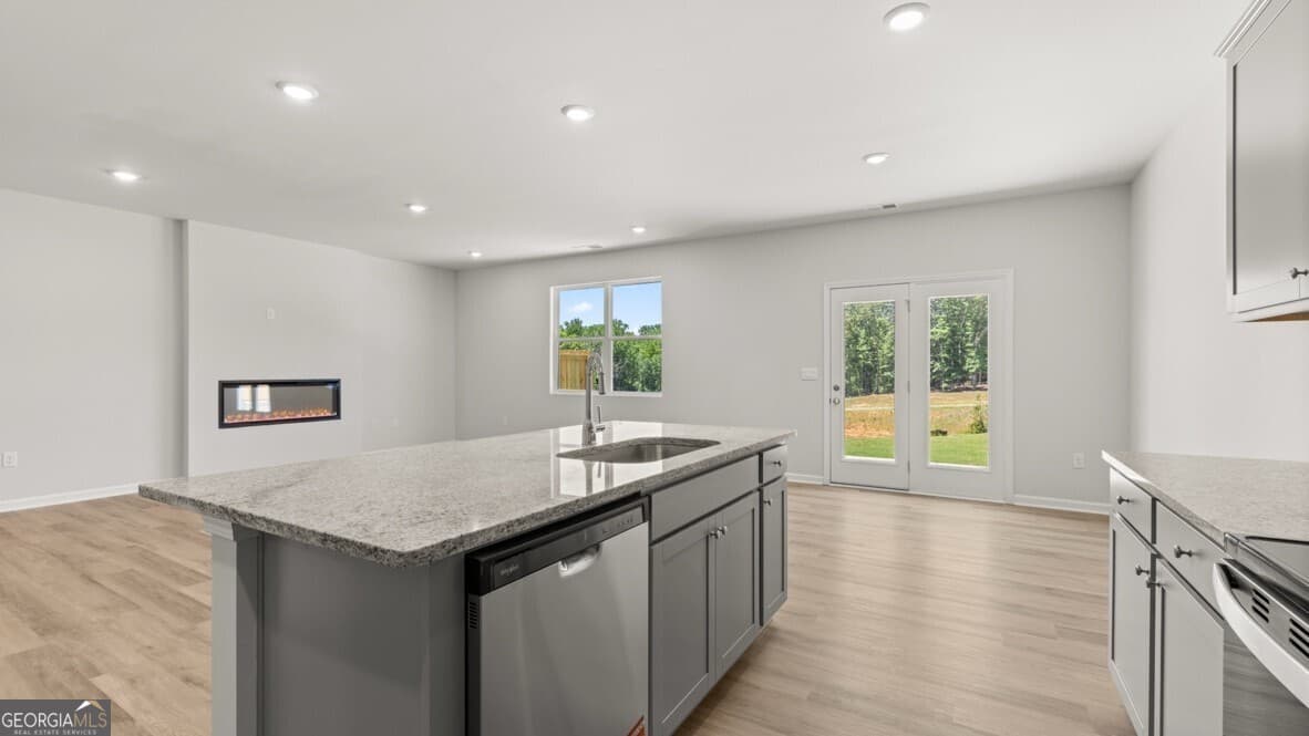 3 bedroom, 2.5 bathroom, 2,105 sq ft townhouse for sale at 1805 Meadow Green Circle, Gainesville, GA 30501 — photo 8