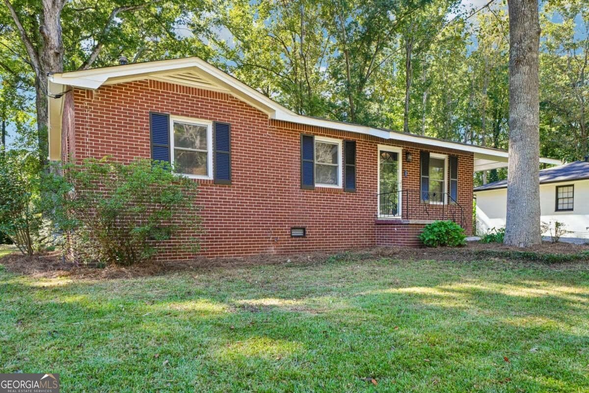 4 bedroom, 2 bathroom, 1,395 sq ft single family residence for sale at 493 Shady Lane, Forest Park, GA 30297 — photo 3
