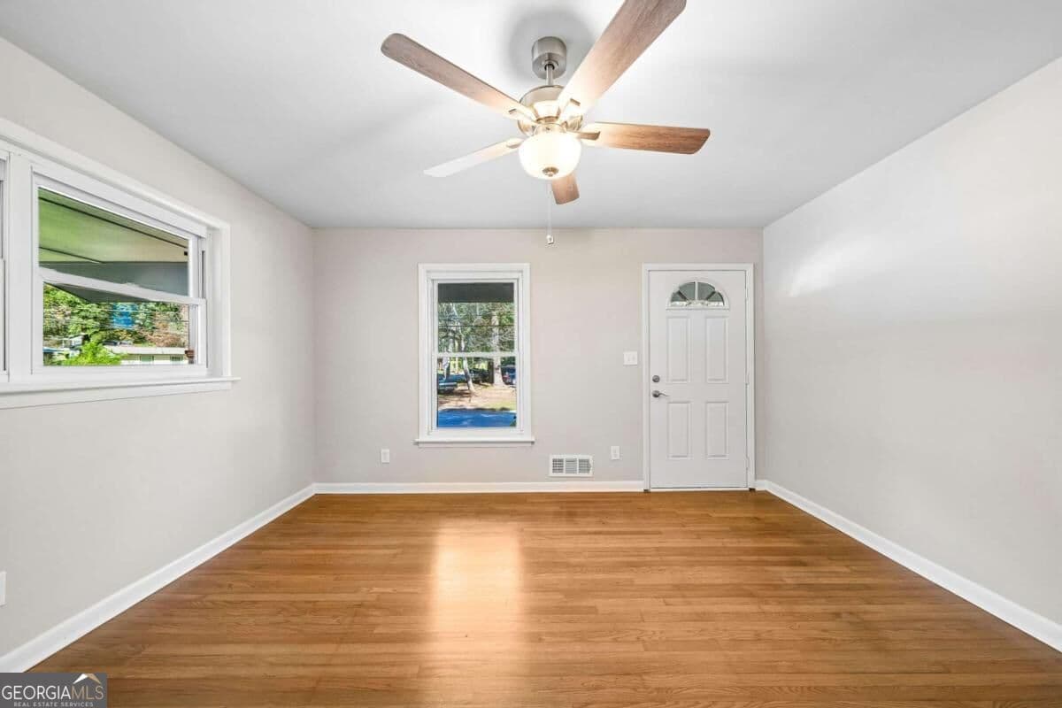 4 bedroom, 2 bathroom, 1,395 sq ft single family residence for sale at 493 Shady Lane, Forest Park, GA 30297 — photo 4
