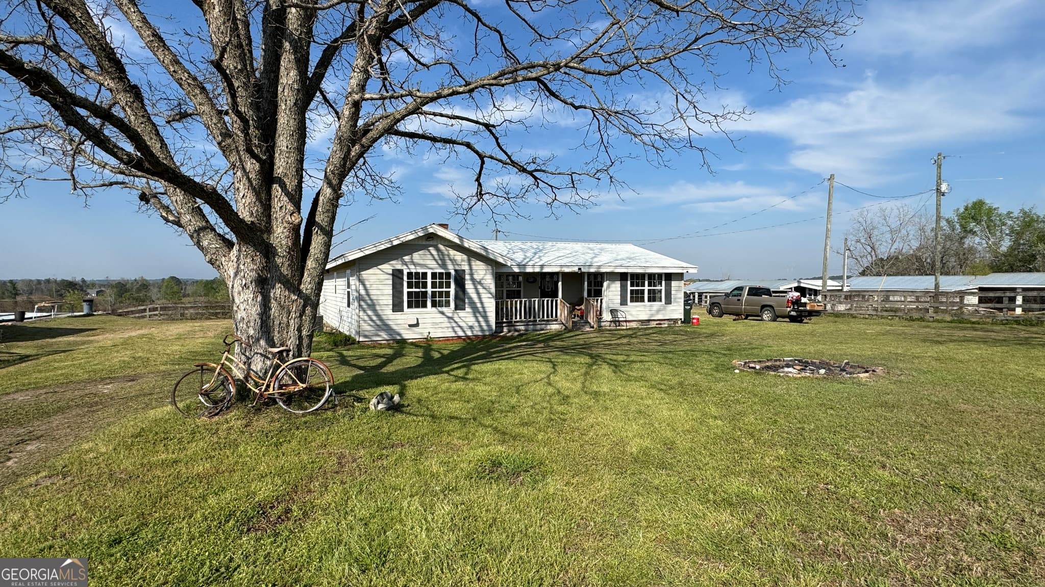 2 bedroom, 2 bathroom, 1,640 sq ft single family residence for sale at 9297 Lynntown Road, Collins, GA 30421