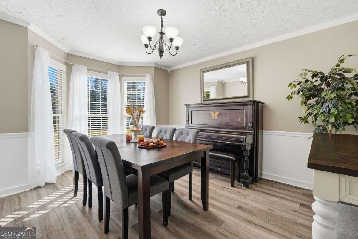 5 bedroom, 2.5 bathroom, 2,276 sq ft single family residence for sale at 640 N Oakland Circle, Mcdonough, GA 30253 — photo 6