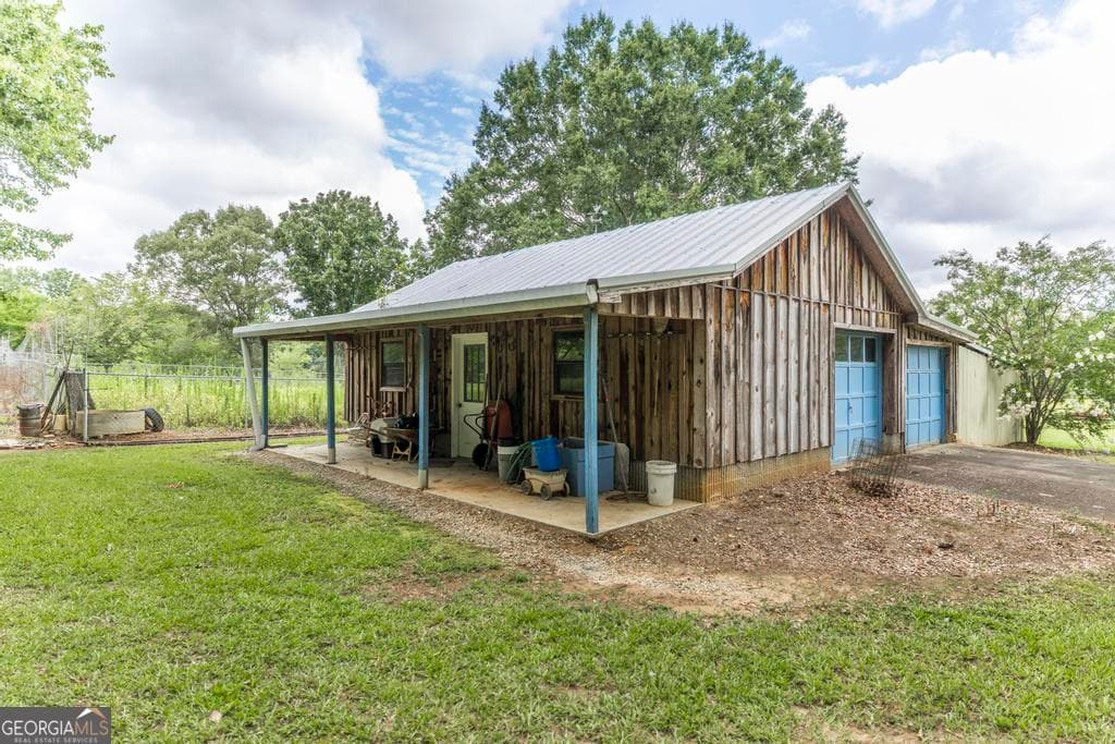 3 bedroom, 2.5 bathroom, 2,857 sq ft single family residence for sale at 8457 Lower Thomaston Road, Lizella, GA 31052 — photo 9