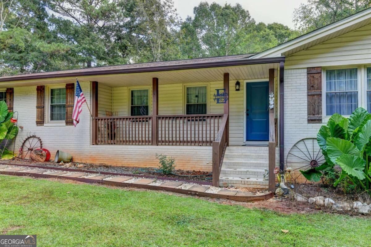 4 bedroom, 3 bathroom, 2,437 sq ft single family residence for sale at 428 N Bethany Road, Mcdonough, GA 30252 — photo 2